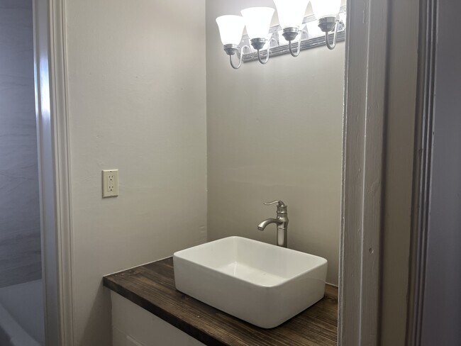 Building Photo - 1105 Edgewood Ave