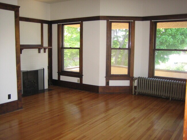 Foto del edificio - 547 Grand Hl