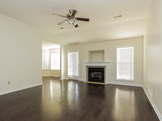 Foto del edificio - 85 Caitlyn Geneva Cove