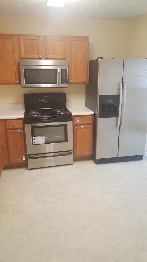 Building Photo - 3 Bedroom Town Home, Total Electric
