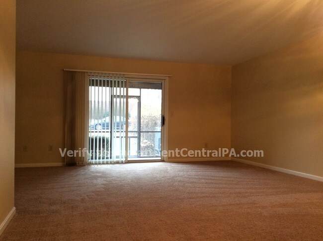 Building Photo - 910 Allenview Dr