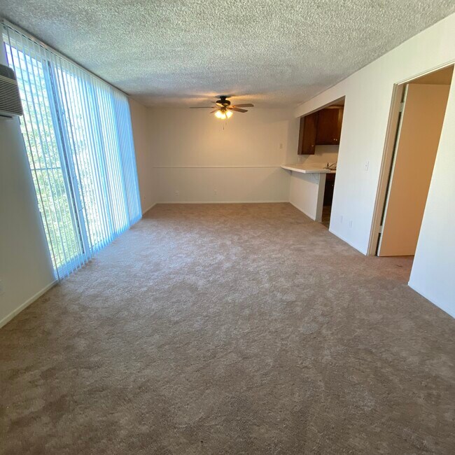 Building Photo - 2738 Montrose Ave