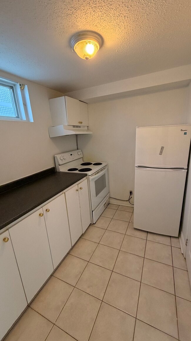 Building Photo - 2478 Chasseur Av