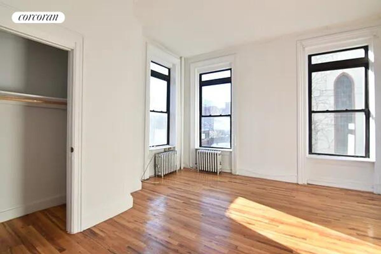Primary Photo - 368 Van Brunt St
