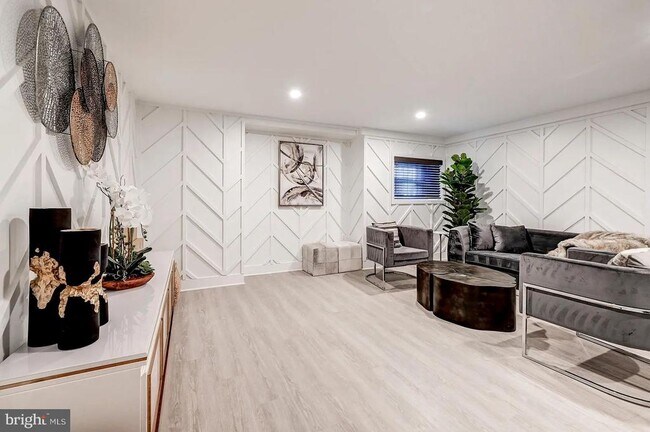 Building Photo - 1720 St Paul St