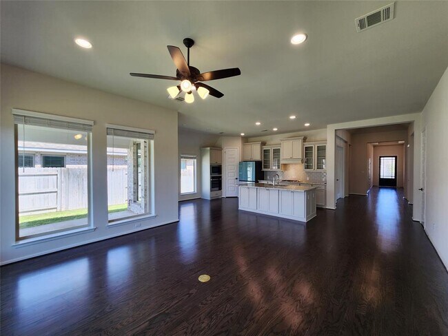 Building Photo - 522 Jefferson Dr