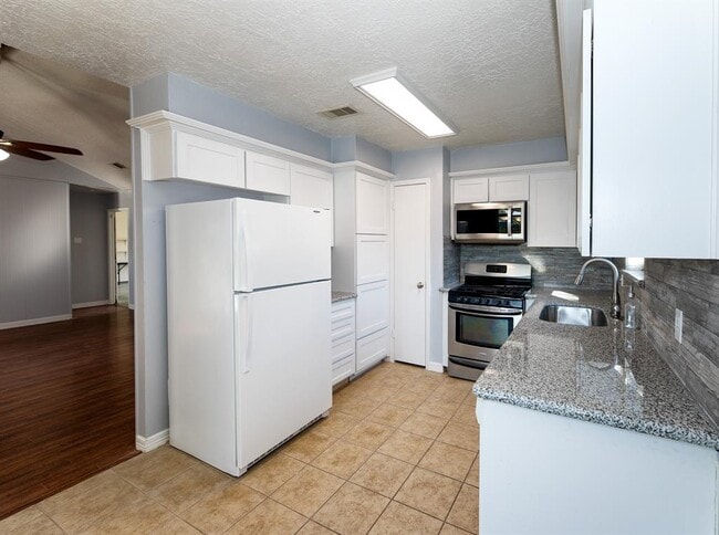 Building Photo - 218 Page Ln