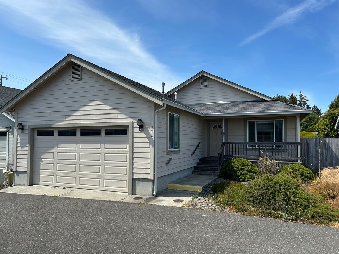 Primary Photo - Charming 3 Bedroom, 2 Bath Home in Prime L...