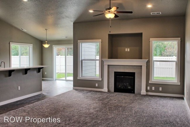 Building Photo - 4 br, 2 bath House - 3713 S Taradale Ave