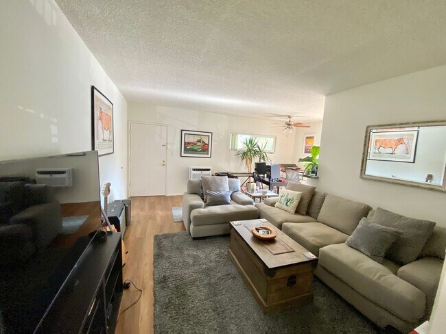 Foto del edificio - 3746 S Canfield Ave