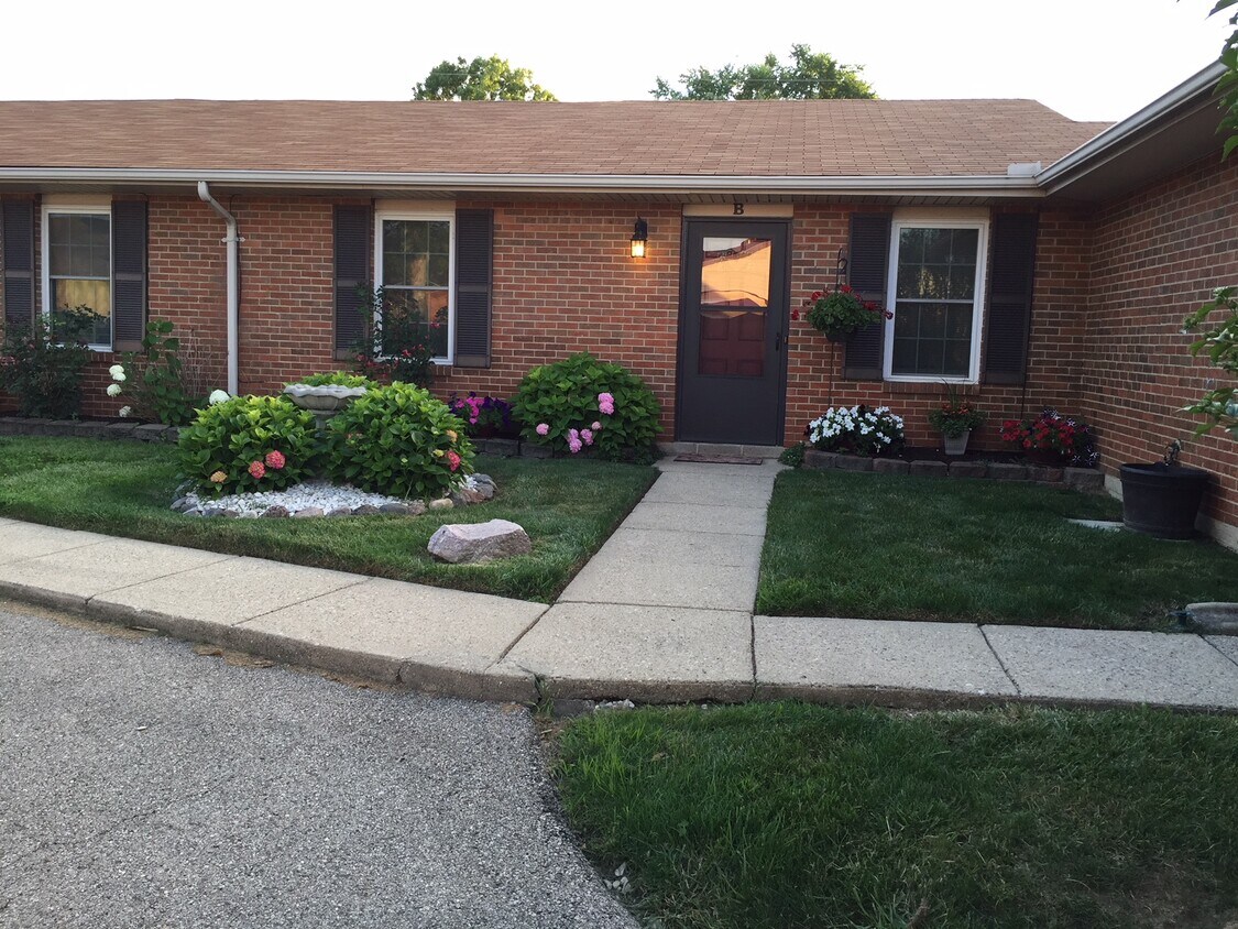 3 bedroom 1 bath Apt. D - 786 Royal Ridge Dr