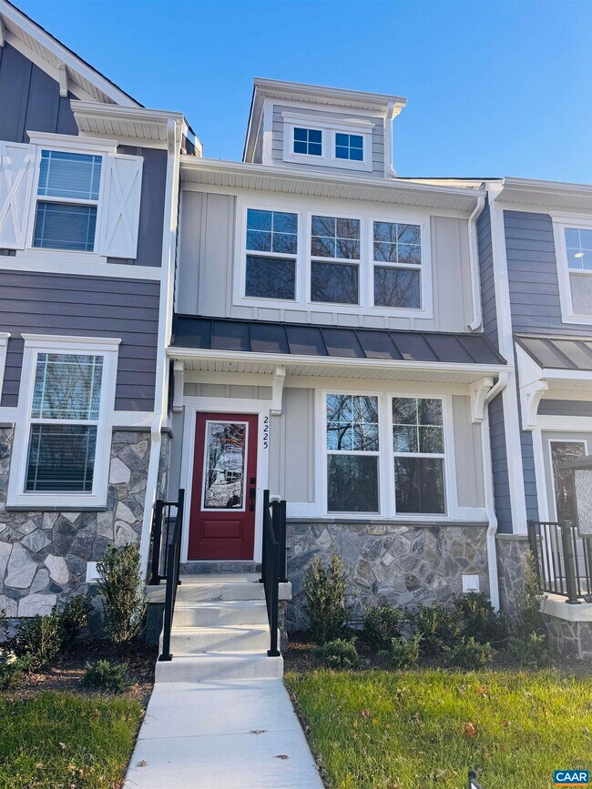 Foto del edificio - 2225 Woodburn Rd