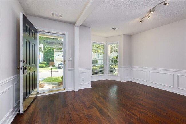 Building Photo - 306 Burdock Trce