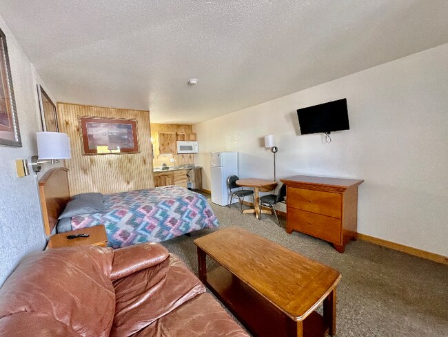 Foto del edificio - 102 N Maple Ave