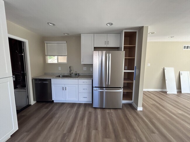Foto del edificio - 1557 Southwood Dr
