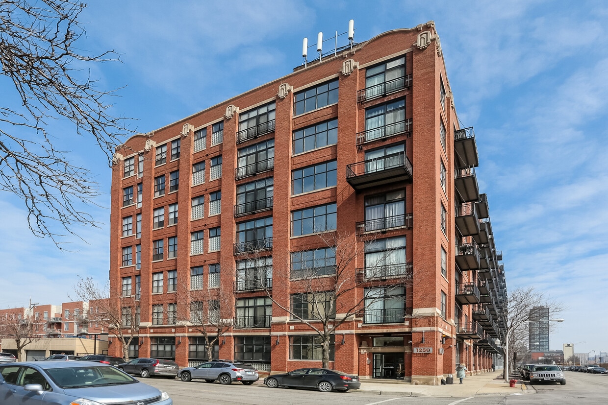Primary Photo - 1250 W Van Buren St