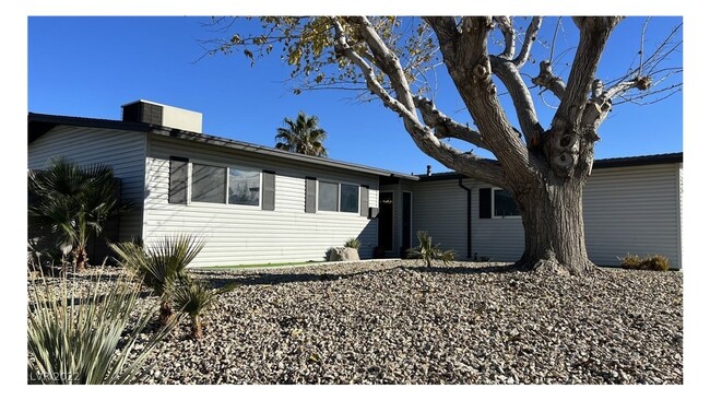 Building Photo - Gorgeously Renovated Home in a Cozy Neighb...