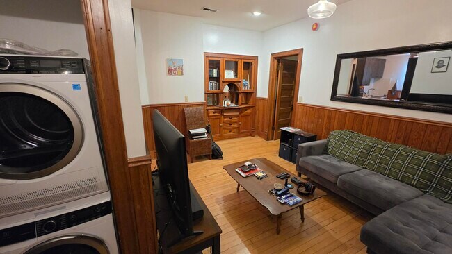 Foto del edificio - 526 W National Ave