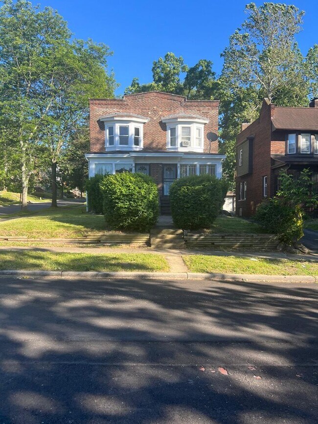 Building Photo - 3244-3246 Sycamore Rd