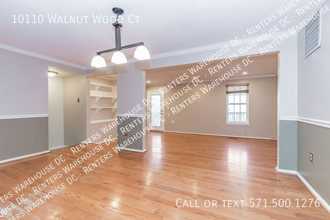 Building Photo - Well maintained 3-level 3Bd/2 full & 2 hal...