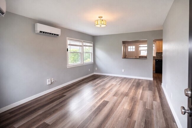 Building Photo - r3008unanderavev