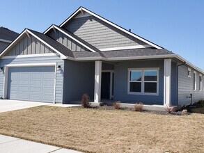 Building Photo - 1679 Chetco Dr