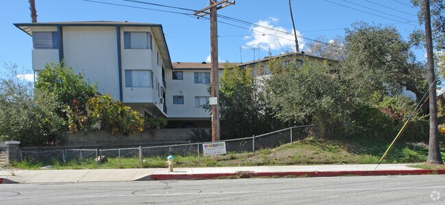 1656-1690 Huntington Drive - 1656-1690 Huntington Dr