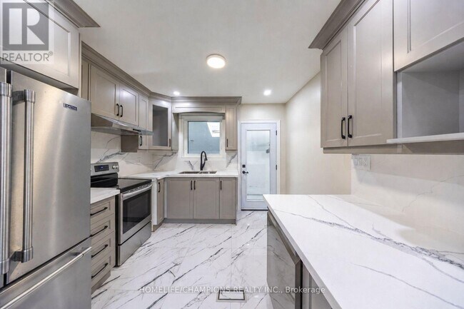 Photo du bâtiment - 1083 Birchmount Rd