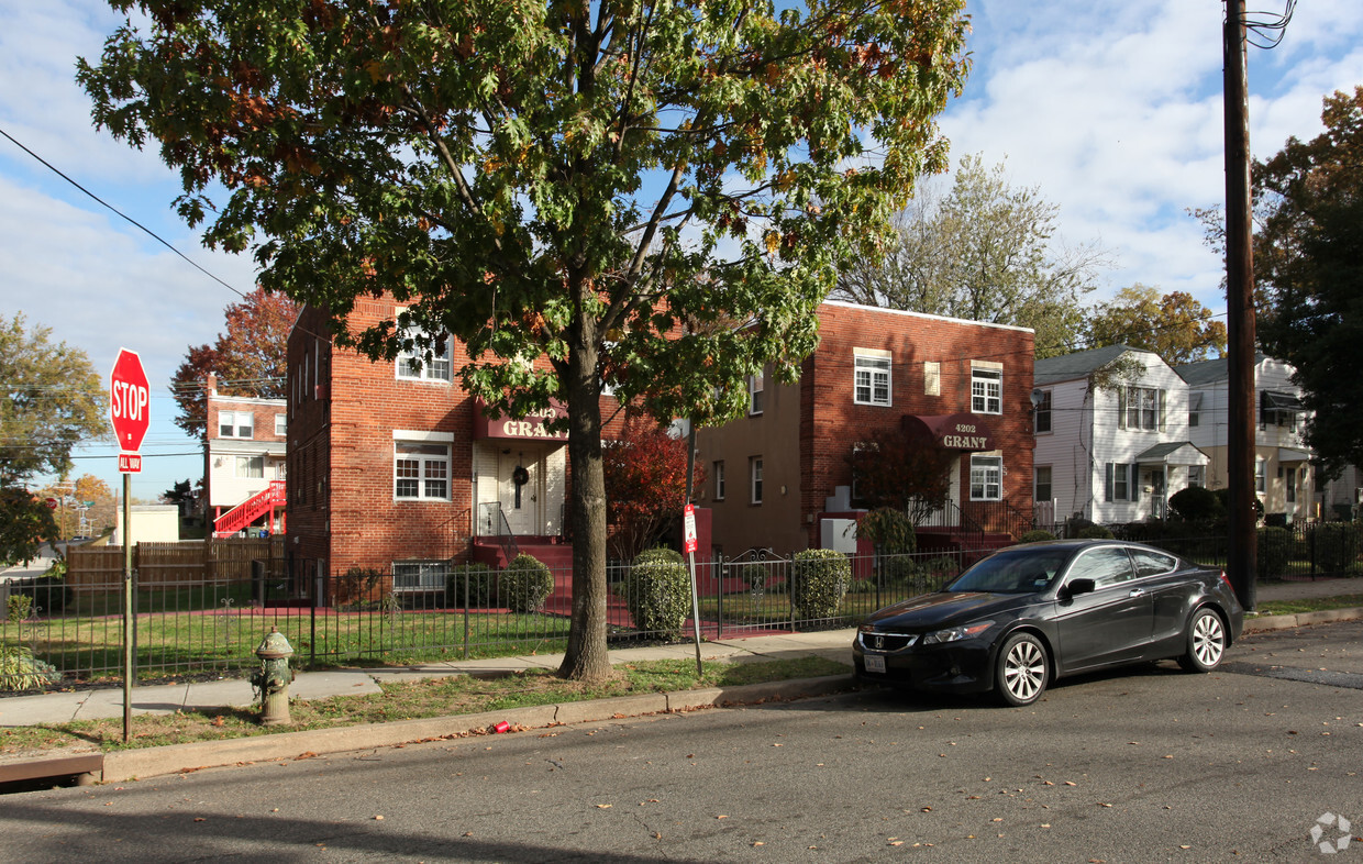 Building Photo - 4200-4202 Grant St NE