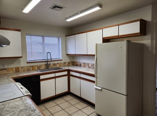 Building Photo - 3415 Big Chief Dr