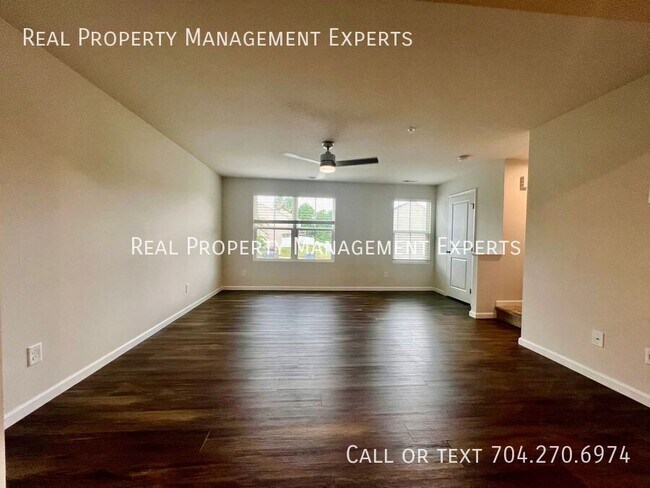 Foto del edificio - 5028 Winding Jordan Ln