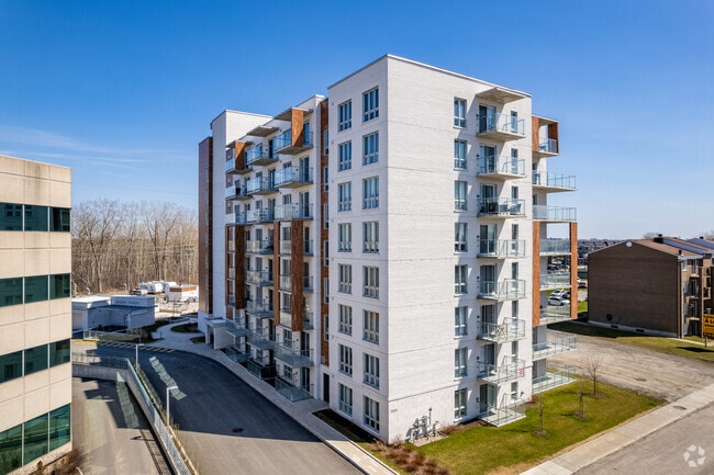 Building Photo - The Topaz