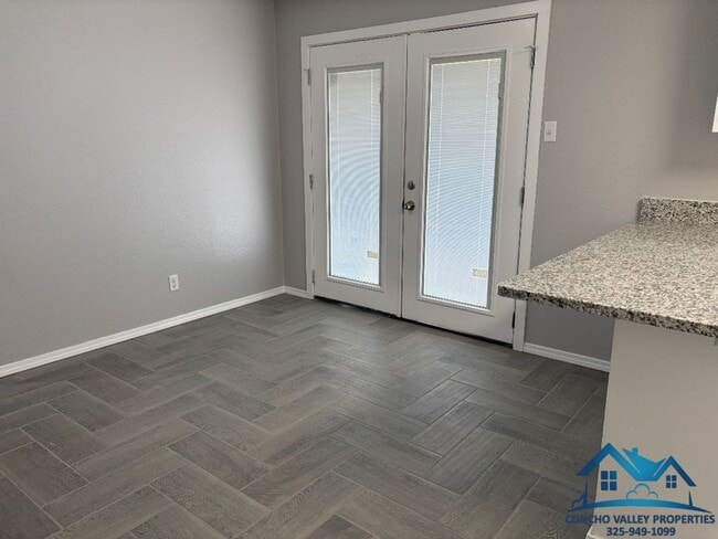 Building Photo - For Rent - 3 Bed/ 2 Bath in the Bluffs