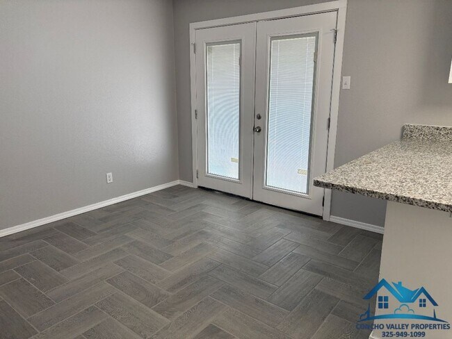 Foto del edificio - For Rent - 3 Bed/ 2 Bath in the Bluffs