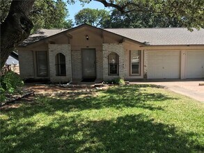 Building Photo - 2600 Greenland Ln