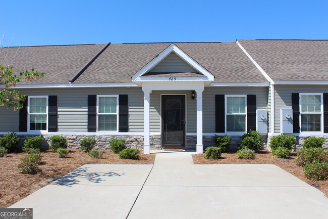 Building Photo - 425 Andover Dr