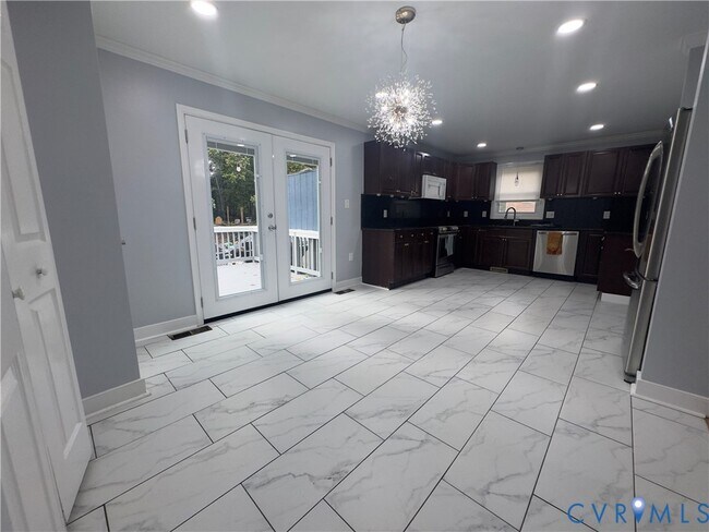 Foto del edificio - 10330 W Providence Rd
