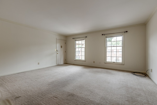 Building Photo - 2 Bed, 2 Bath Condo near St. Matthews