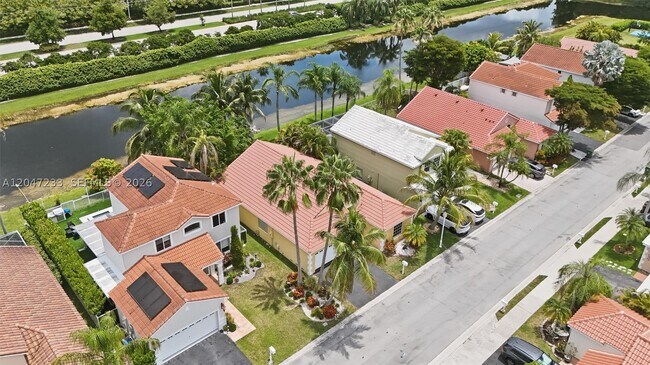 Foto del edificio - 411 Bermuda Springs Dr