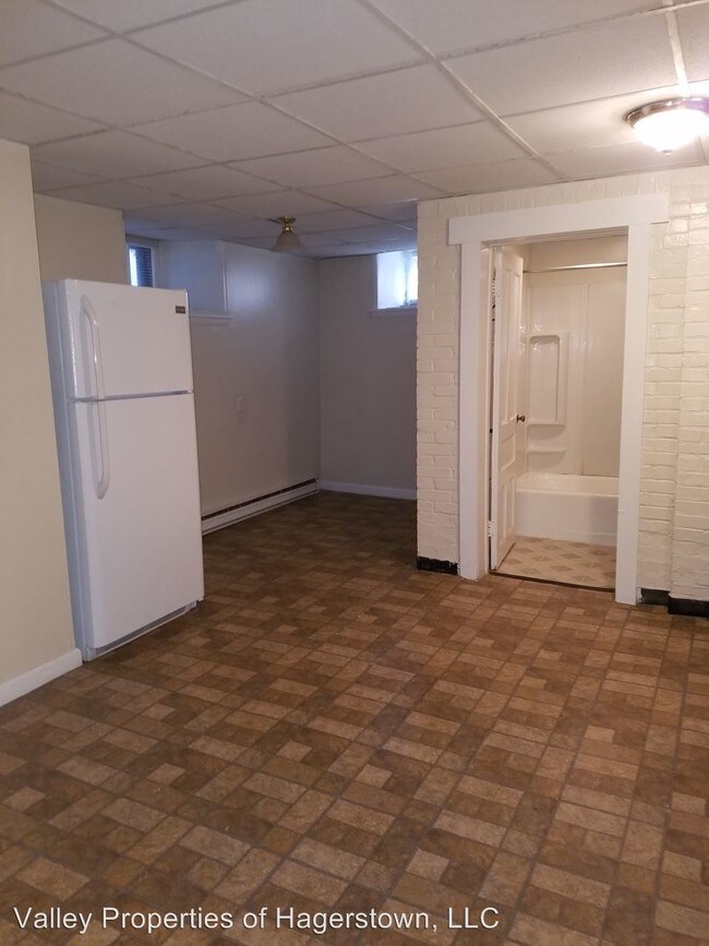 Building Photo - 140 N Locust St