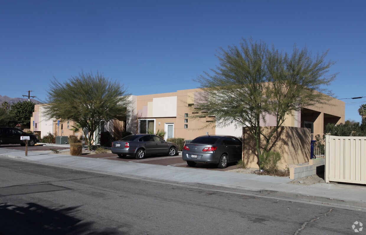 Primary Photo - 4022 E Calle de Carlos