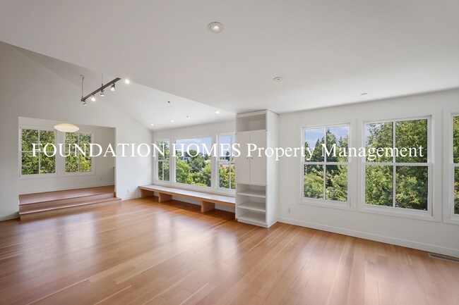 Foto del edificio - Stunning 4BD/2.5BA Boyle Park Home!  Solar...