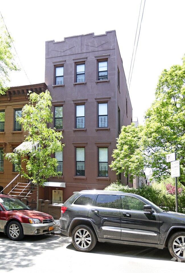 Building Photo - 500 Clinton St