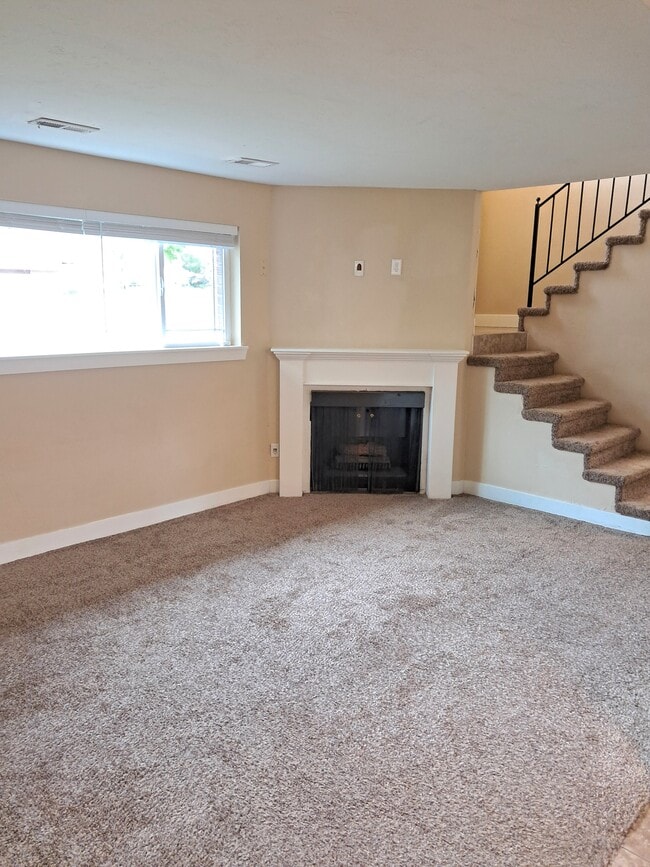 Living room - 2570 E Canterbury Ln