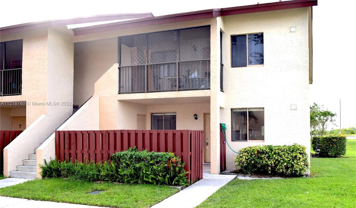 8051 Southgate Blvd Unit J6, North Lauderdale, FL 33068 Condo for
