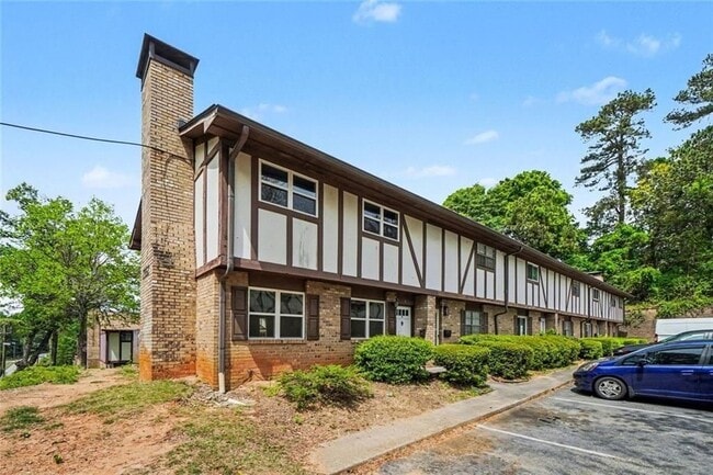 Building Photo - 2952 N Dekalb Dr