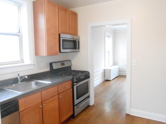 Building Photo - 914 Crain St