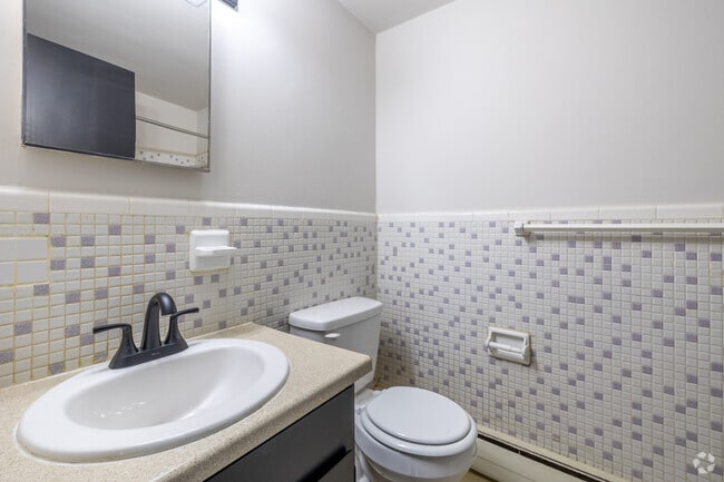 2 habitaciones, 1 baño - 800 pies cuadrados - Baño - Harrison Street Apartments