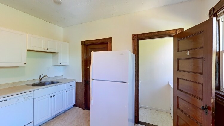 Building Photo - 587 Cambridge St