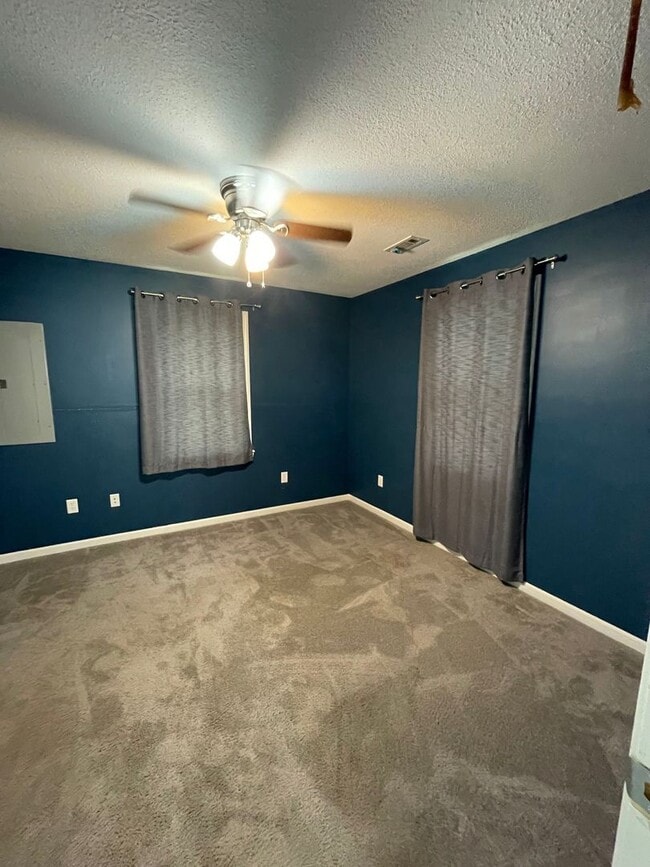 Building Photo - Charming 2 bed 1 bath home